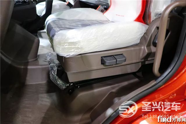 乘龍H5高頂雙臥大單橋快遞車，樹立行業(yè)新標(biāo)桿！6