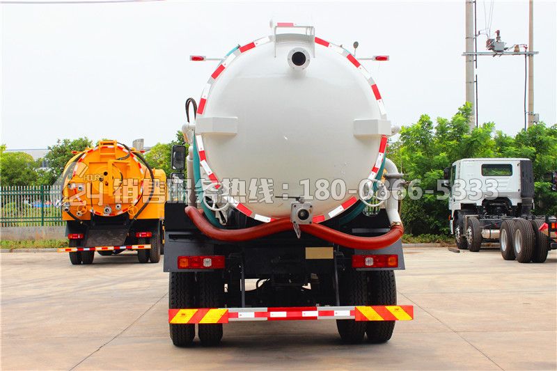陜汽德龍L3000吸污車(chē)
