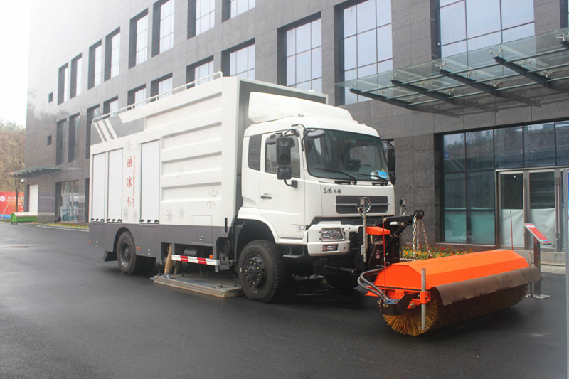 東風(fēng)天錦除雪融冰車(chē)