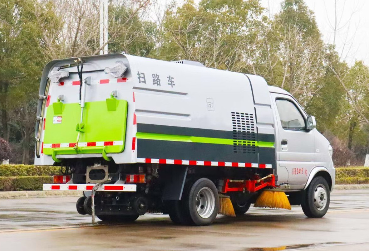 東風(fēng)小康掃路車(chē)0.5+1.5方