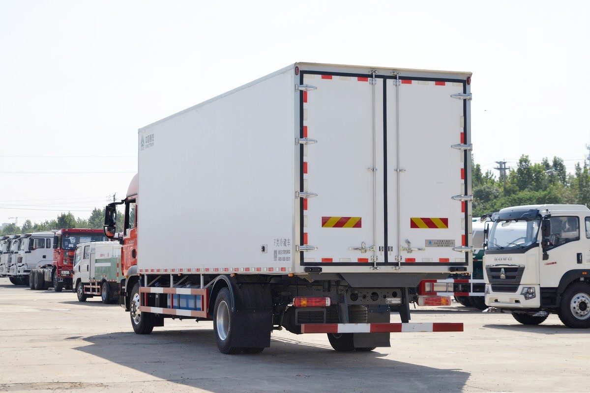 重汽汕德卡G5冷藏車(chē)6.8米