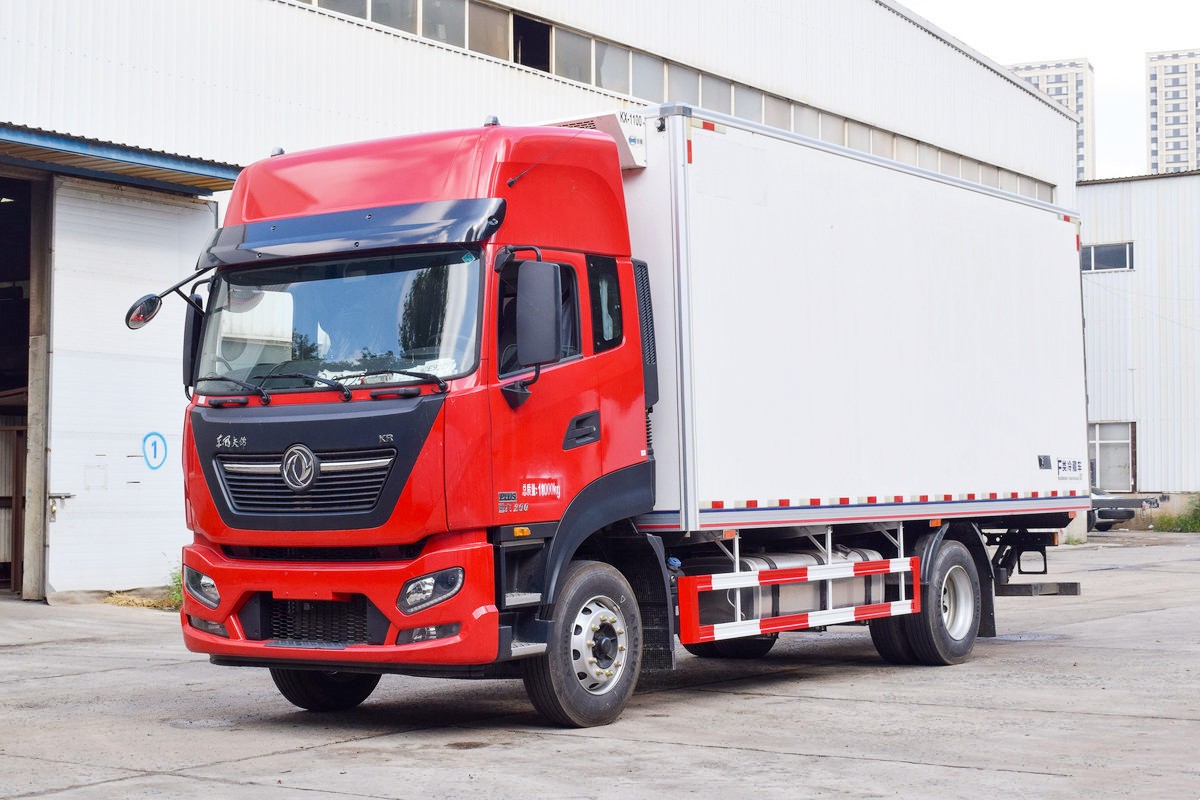 東風天錦plus冷藏車6.8米