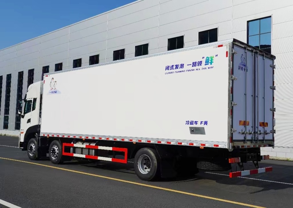 東風(fēng)天龍KL前四后四冷藏車9.6米