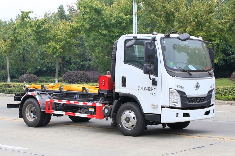 東風(fēng)柳汽L2勾臂套臂垃圾車(chē) 6方(可拉建筑垃圾箱)  