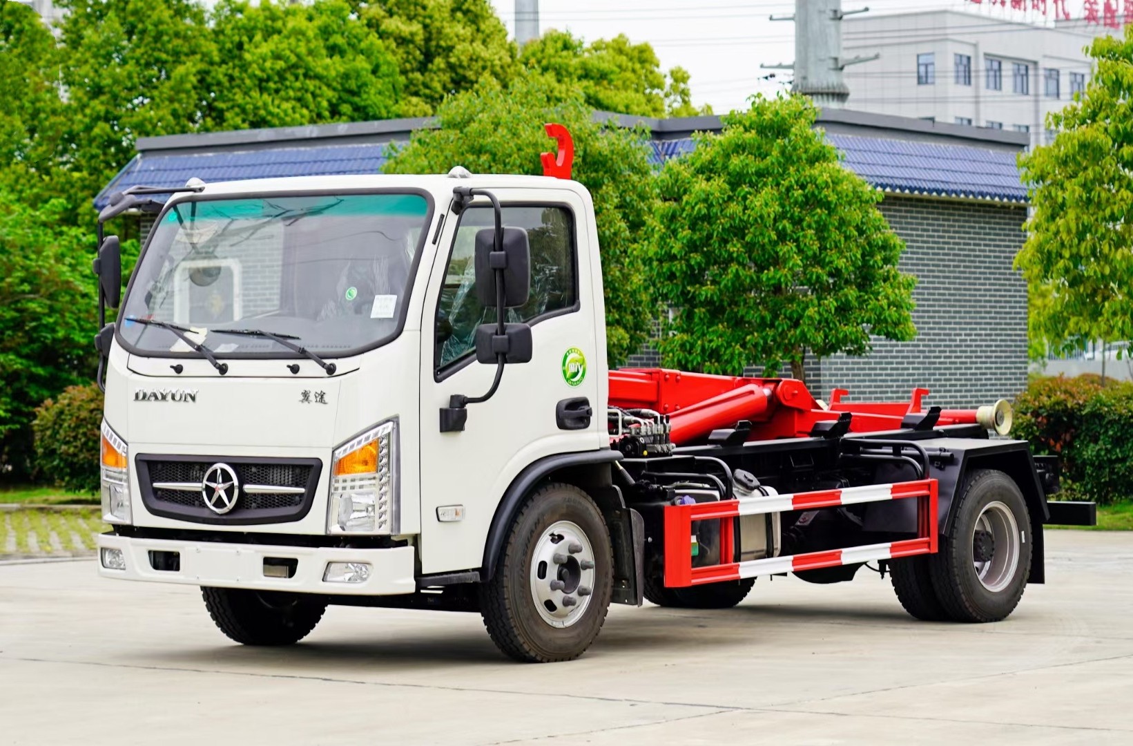 大運(yùn)翼途藍(lán)牌(地下室)勾臂垃圾車 7方建筑垃圾箱